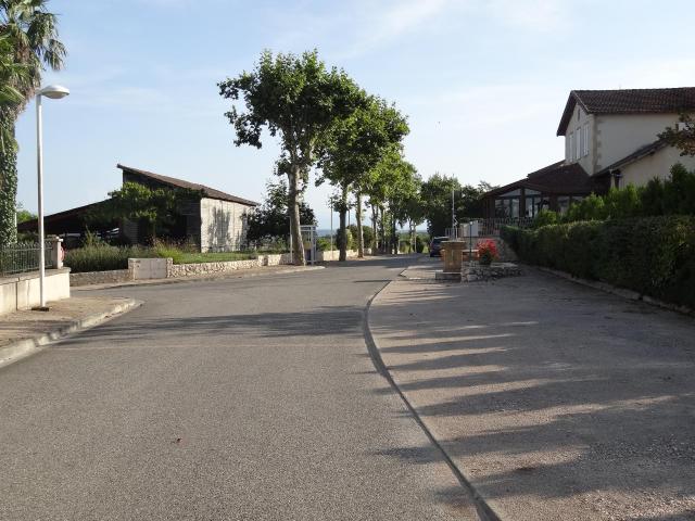 Route principale de Lunax.