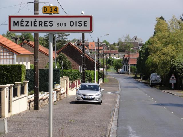 Mézières-sur-Oise (Aisne) city limit sign
