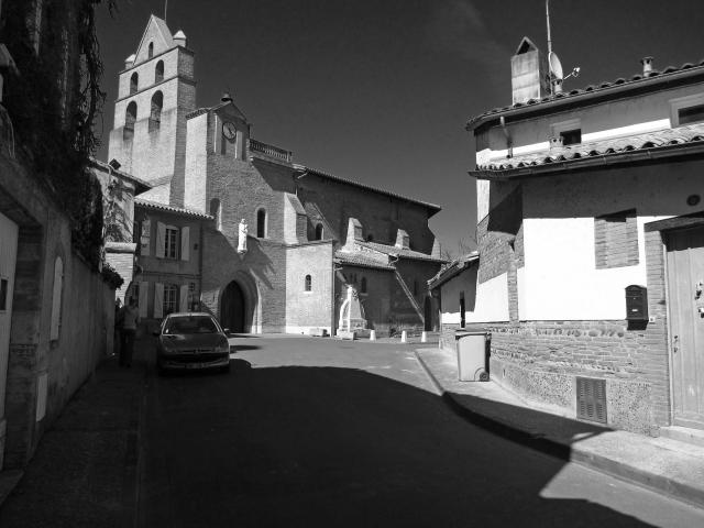 Beauzelle (Haute-Garonne, Midi-Pyrénées, France) : La rue de l'Église.