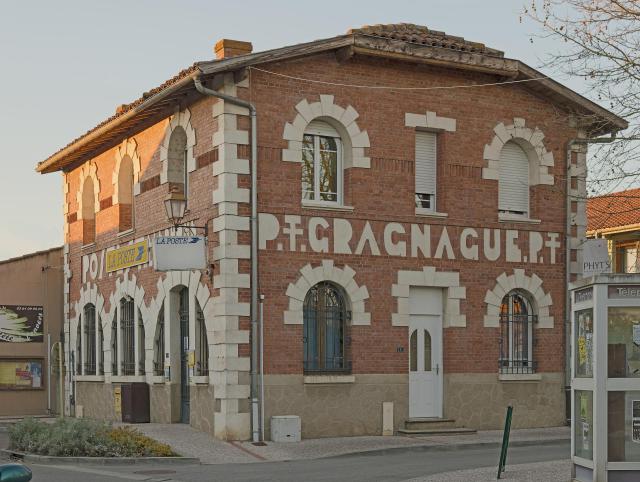 Français : Gragnague (Haute-Garonne) - La poste : la façade