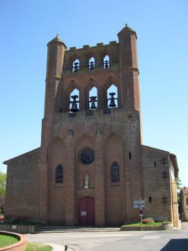 Clocher-mur de l'église de Montgiscard (Haute-Garonne, France).