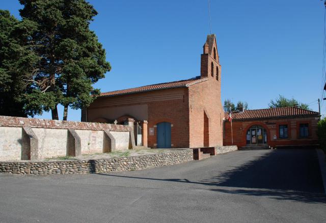 Église et mairie de Mervilla, petit village sur les côteaux au dessus de Castanet-Tolosan dans la Haute-Garonne (France).