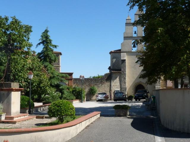 Place centrale, Trébons-sur-la-Grasse, Haute-Garonne, France