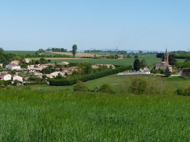 Vue de l'ouest sur Gauré, Haute-Garonne, France (au loin, la Montagne Noire).