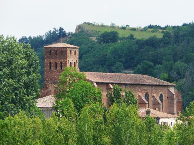 L'église Saint-Laurent vue depuis le sud-ouest, Carbonne, Haute-Garonne, France.