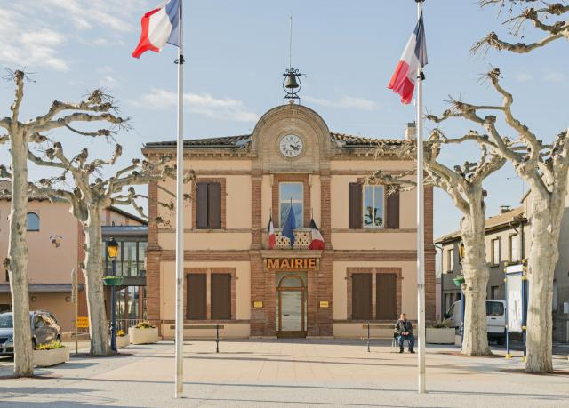 Français : Castelginest. La façade de la mairie. Jacques-Jean Esquié (1817–1884) Autres noms Jean-Jacques Esquié Description architecte et urbaniste français Date de naissance/décès 23 octobre 1817 2 janvier 1884 Lieu de naissance/décès Toulouse Toulouse Lieu de travail Toulouse Autorité : Q8341922 VIAF: 6609103 ISNI: 0000 0000 4526 1432 ULAN: 500222915 SUDOC: 060230487 BNF: 13512115f WorldCat creator QS:P170,Q8341922