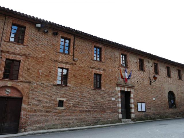 La mairie de Rieux-Volvestre, Haute-Garonne, France.