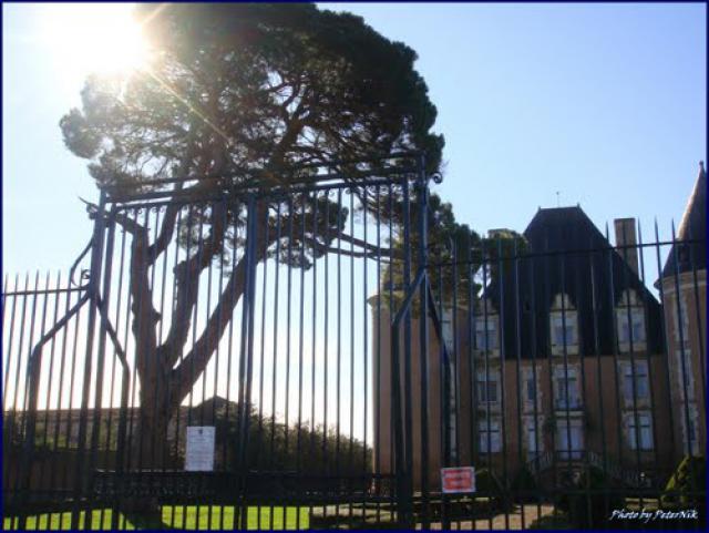 O castelo na cidade francesa Saint-Élix-le-Château