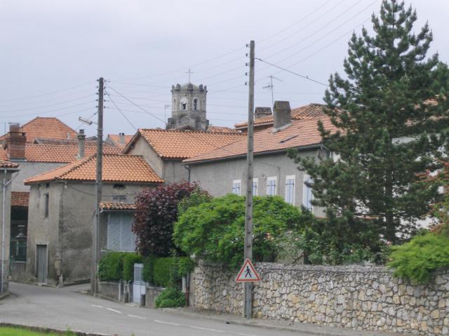 Vue de Saint Pé d'Ardet : Village depuis le Pré Communal