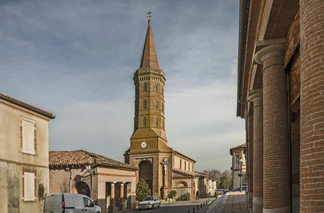 Français : Cadours, Haute-Garonne, France, l'église de la Nativité-de-la-Sainte-Vierge.