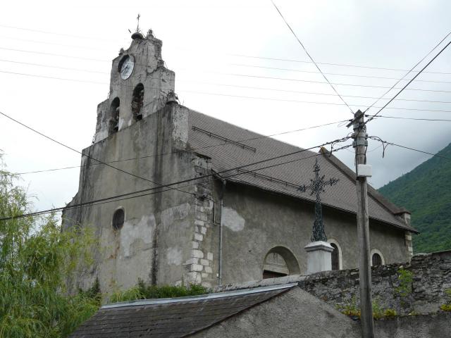 L'angle sud-ouest de l'église de Fronsac, Haute-Garonne, France.