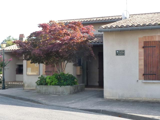 Mairie de Beauteville, Haute-Garonne, France (place des "Tres vents" -> "Treize vents" - occitan francisé)