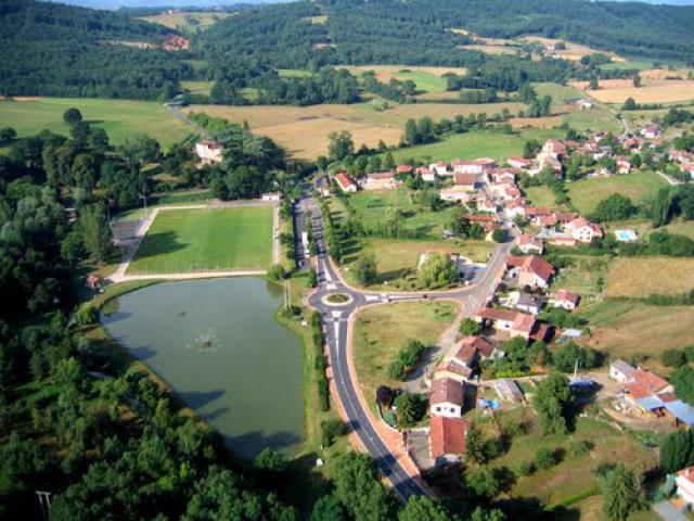 Latoue vue aérienne 2004 (2)