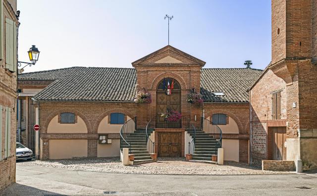 Français : La façade de la mairie de Verfeil (Haute-Garonne), France.