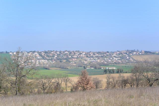 Lauzerville , F 31650. Photo prise depuis Saint-Orens-de-Gameville (43.545157N / 1.547270E)