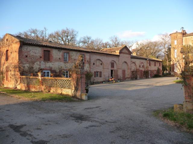 Les dépendances du chateau d'Auzielle