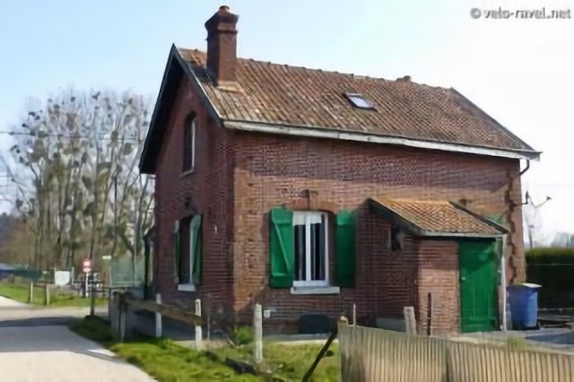 Ancienne maison garde barrière à Luzoir