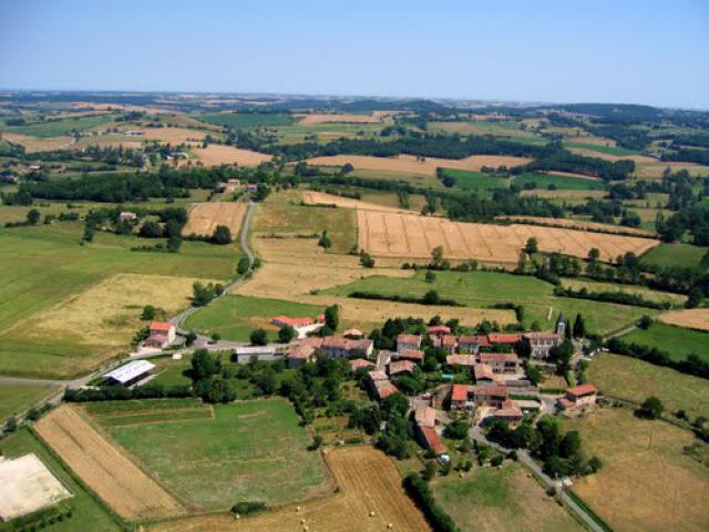 Cazeneuve-Montaut vue aérienne 2004
