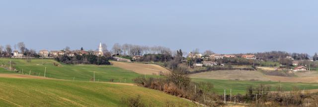 Français : Puysségur, Haute-Garonne, France, vu depuis le sud.