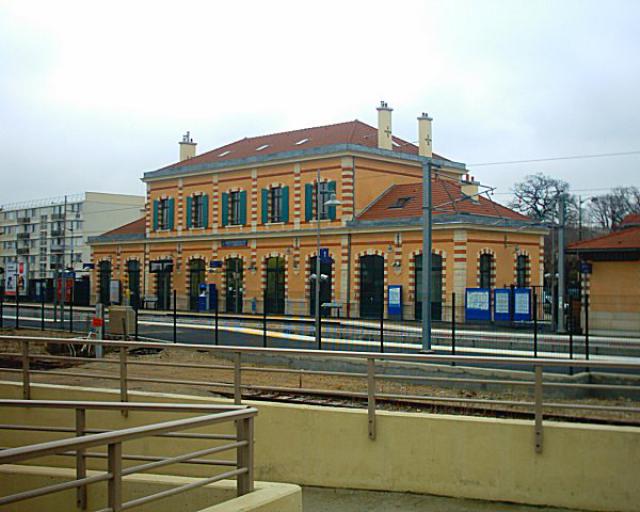 Gare de Saint Germain-en-Laye Grande Ceinture, Saint-Germain-en-Laye on 03/03/06.