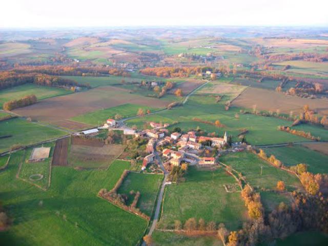 Cazeneuve-Montaut vue aérienne 2004