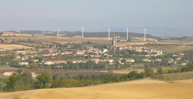 Avignonet-Lauragais (Haute-Garonne, France) - Le village vu depuis la D43.