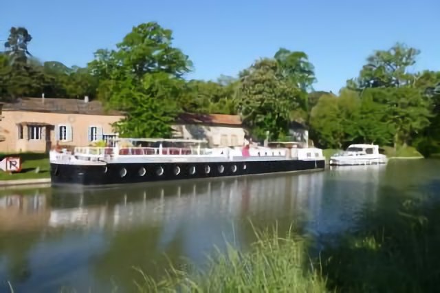 Hotel boat Renneville Canal du Midi