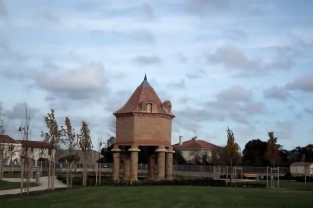 Frouzins (31) - pigeonnier de 1670