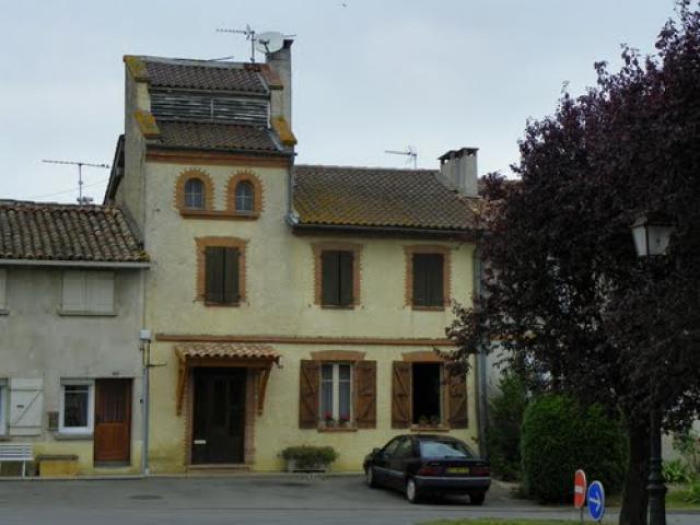31 ST-CEZERT - au village