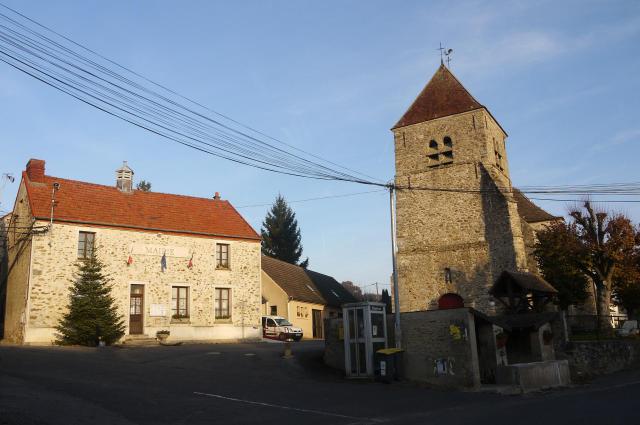 La place de l'Église à Essises