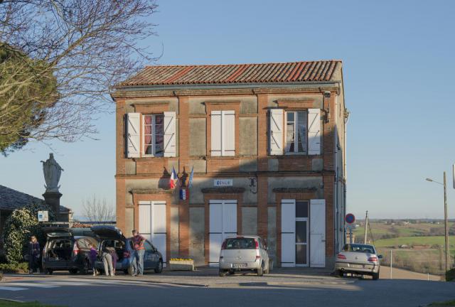 Français : Lavalette (Haute-Garonne). La façade de l'école.