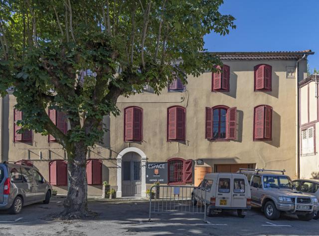 Français : L'ancienne trésorerie, à Aspet, Haute-Garonne France. Jean-Étienne Barthier à vécu dans cette maison aujourd'hui transformée en…