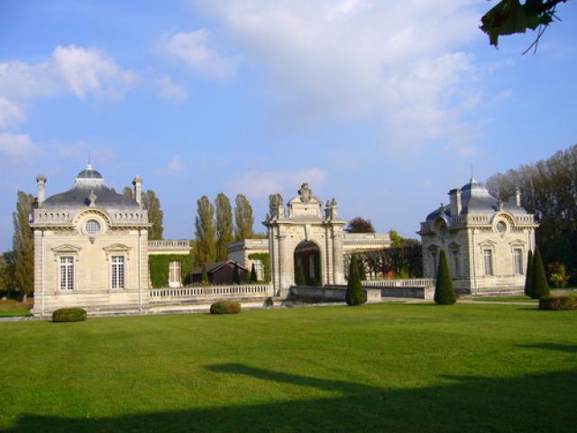 Chateau de Blérancourt : vue générale, automne 2005