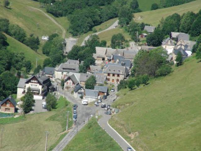 France: Bourg-d'Oueil - Vue du village