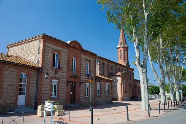 vue de la Mairie et de l'Eglise