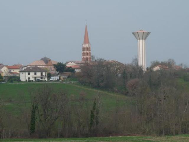Le clocher et le château d'eau