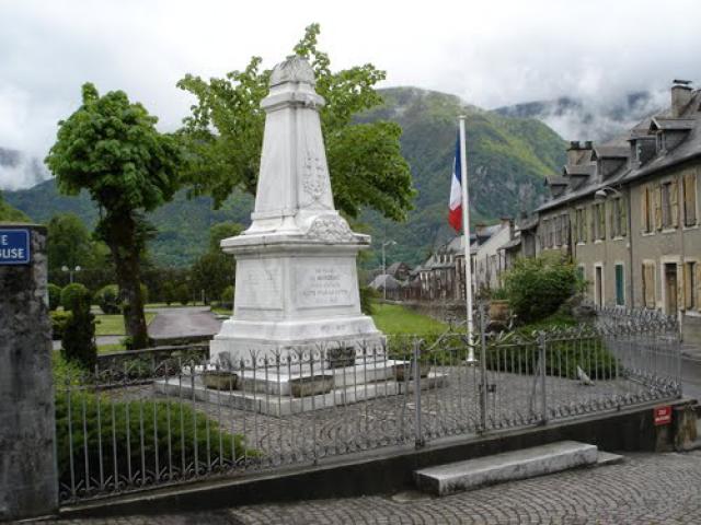 homenaje a los combatientes franceses caidos de la 1 y 2 guerra mundial(marignac)
