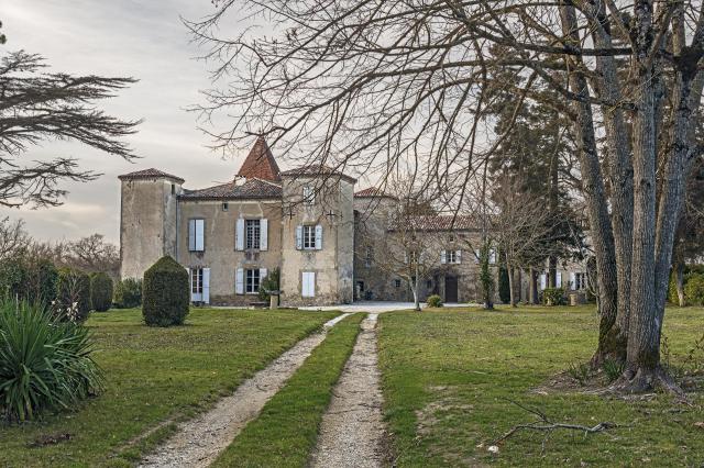 Français : Falga. Le château façade Sud-est du XVIIe siècle.