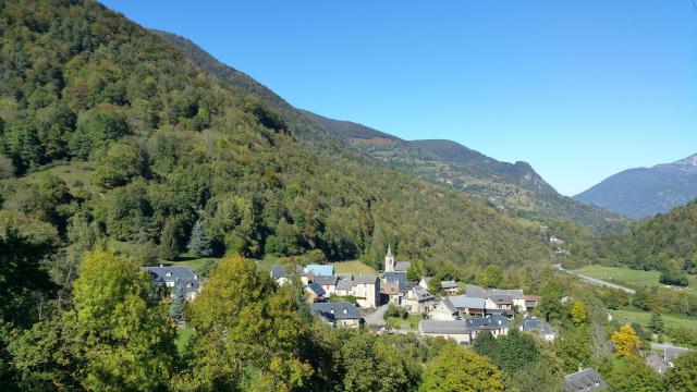 Village de Lège vu de la route menant à Cazaux du Haut