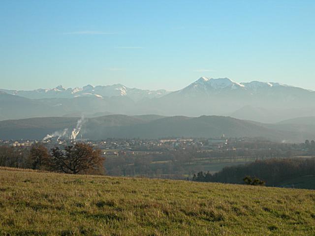 Pic du Cagire à droite et St Gaudens
