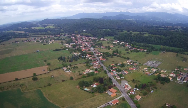 Image prise le 30/08/2017 en drone. Commune de Pointis-Inard