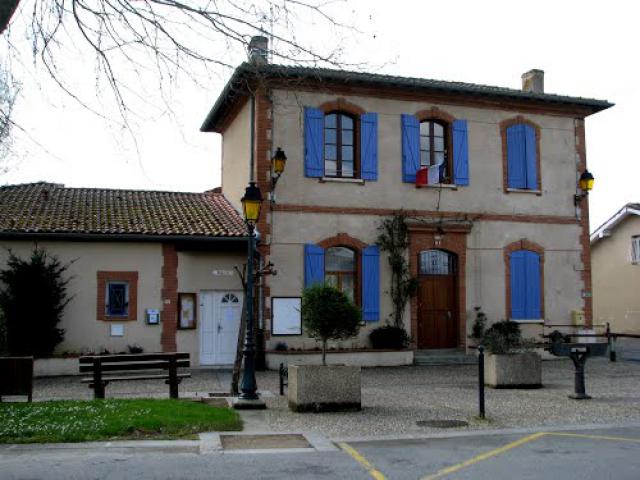 Mairie de Bonrepos sur Aussonnelle.