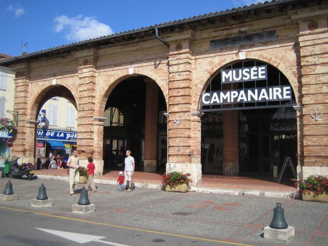 Halle de L'Isle-Jourdain (Gers, France).