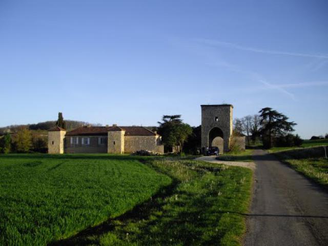 Porte et château de Saint-Yors