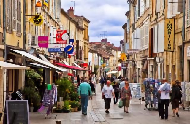 Vue de Condom depuis la route de Fourcès
