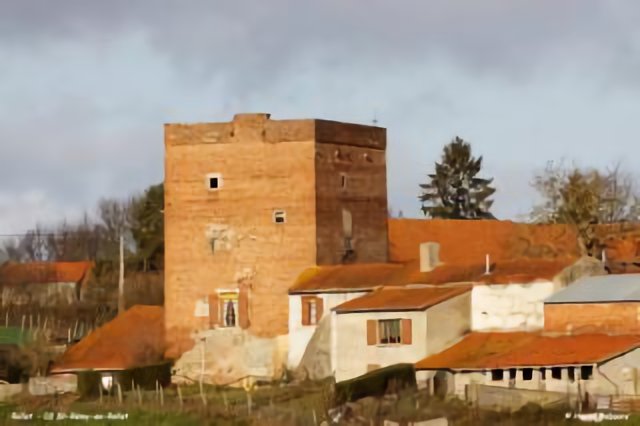 03 St-Rémy-en-Rollat - Rollat Donjon