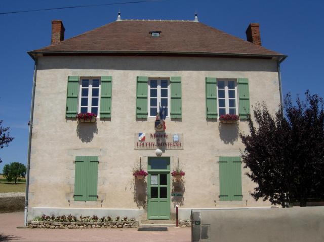 Une photo de la mairie de Louchy-Montfand vue de l'extèrieur