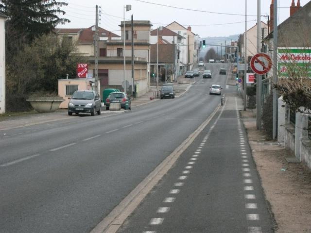 Route départementale 906 en direction de Vichy et Abrest, à Saint-Yorre (Allier).