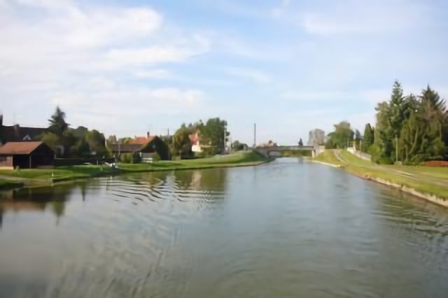 Canal latéral à la Loire, halte nautique de Garnat-sur-Engièvre