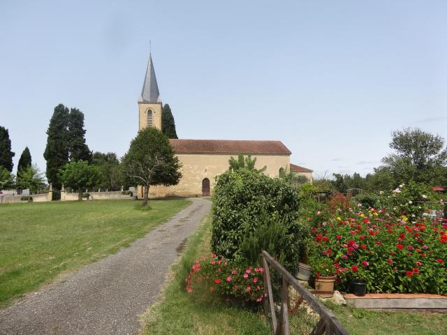 L'église Saint-Martin de Sère vue depuis le sud.